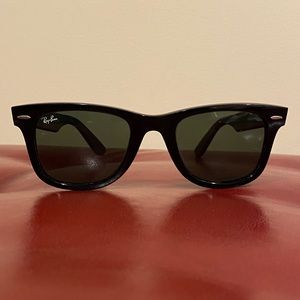 Ray Ban Black Wayfarers Classic